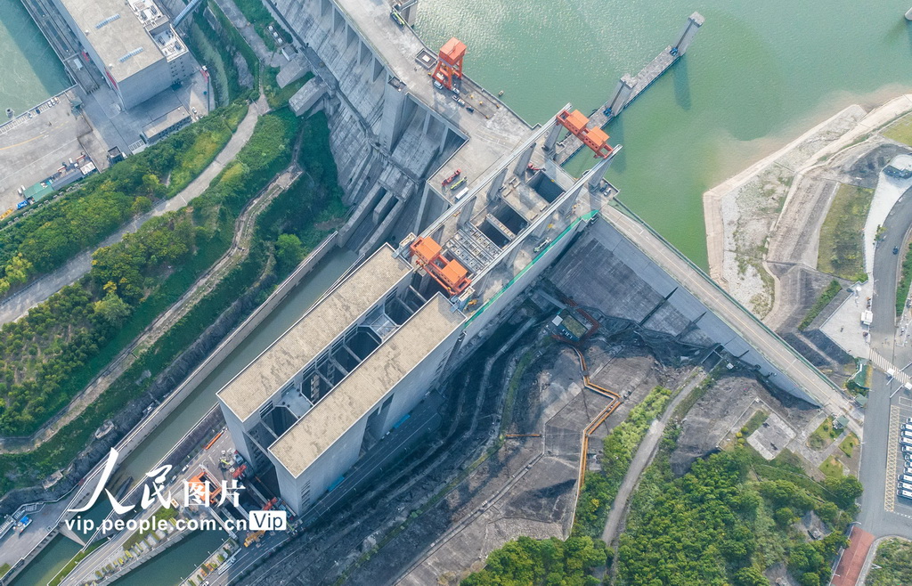 2024年8月25日在湖北宜昌拍攝的正在進行檢修的三峽升船機。