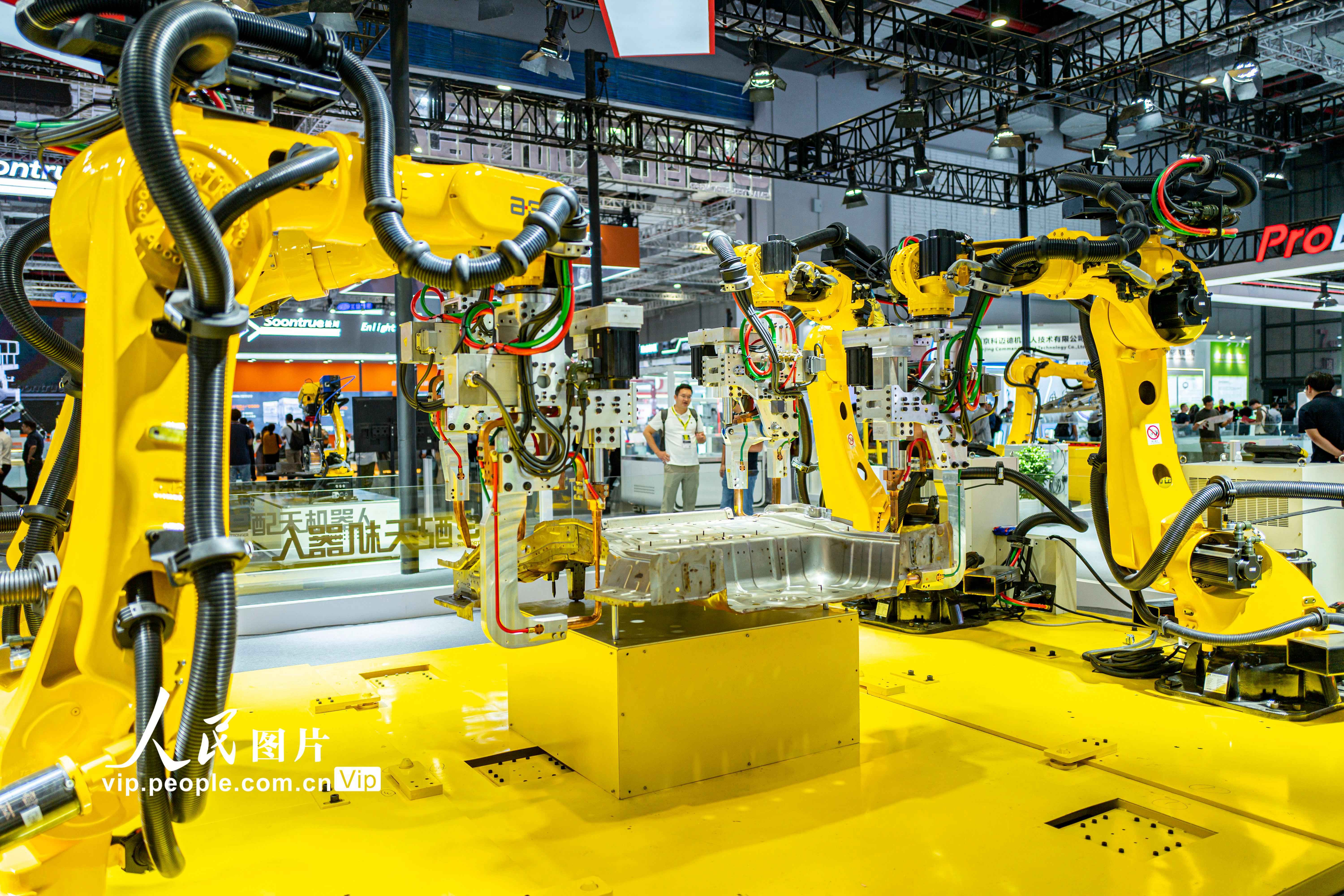 2024年9月24日，第24屆中國工博會現(xiàn)場，汽車底盤電阻焊工作站。