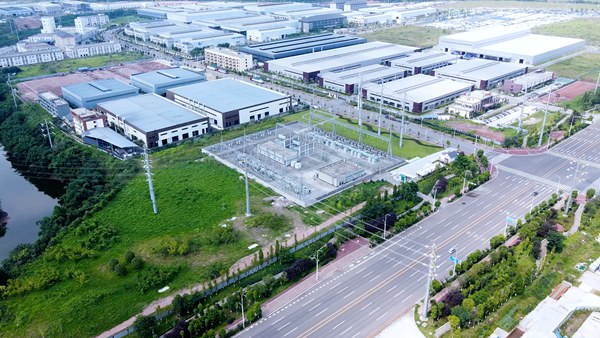 無(wú)人機(jī)自主巡檢變電站。國(guó)網(wǎng)重慶市電力公司供圖