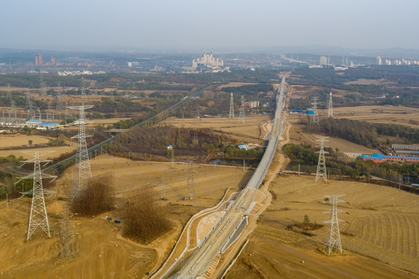 沈白高鐵500千伏電力線路遷改工程正式竣工送電