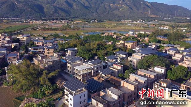 廣東省清遠市清城區新馬村屋頂光伏實現了區域內現有用電負荷的“碳中和”(周曉 攝)
