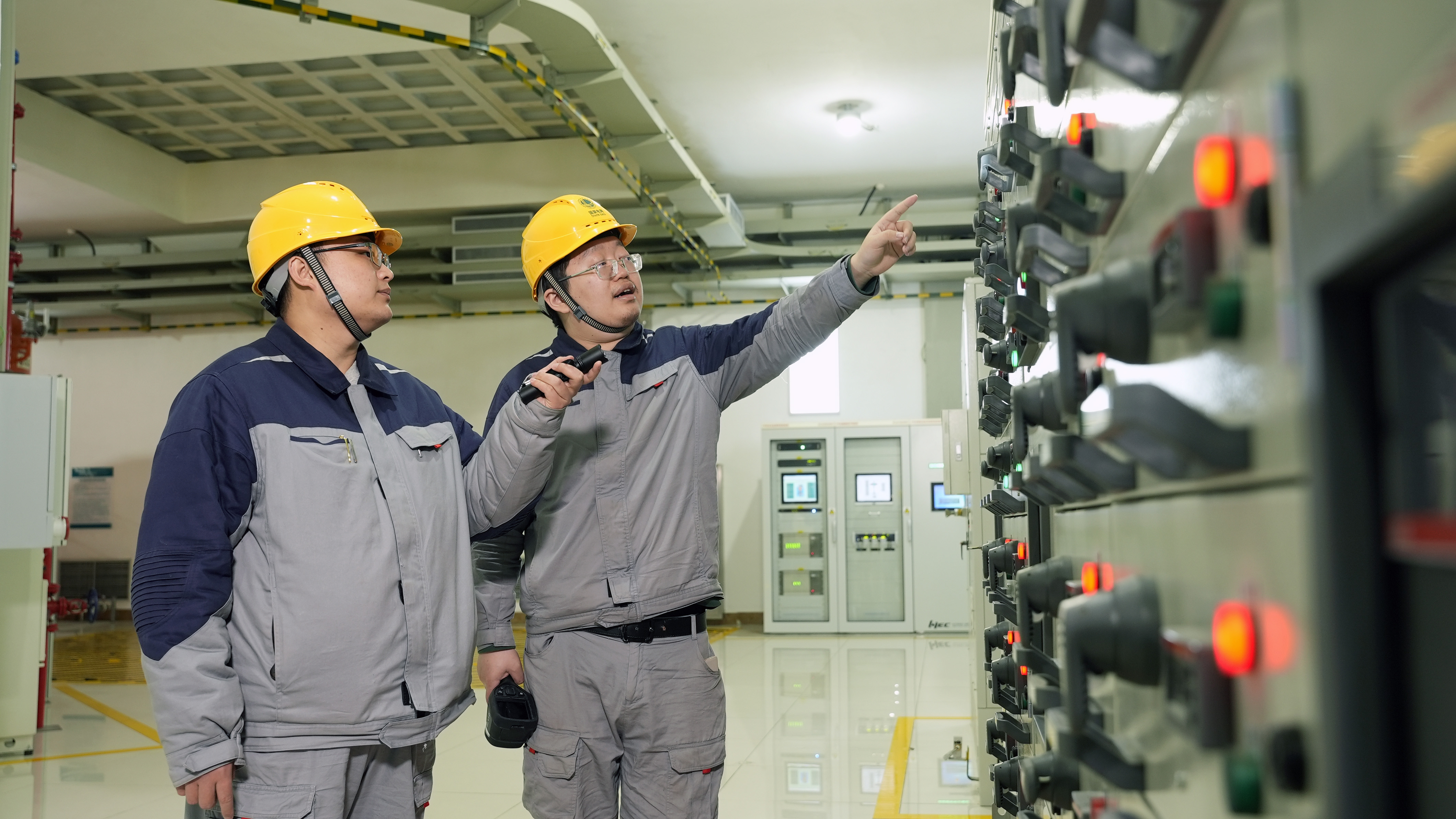 7.國網新源河北豐寧抽水蓄能電站運行人員巡檢設備.JPG