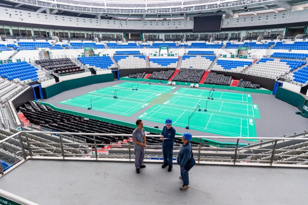 4月28日，南方電網公司廣東珠海橫琴供電局工作人員對承辦十五運網球賽事的橫琴國際網球中心場館開展溝通聯系及用電安全檢查，動態掌握客戶用電負荷變化，保障重要賽事電力供應100%穩定可靠。 (3)(1).jpg