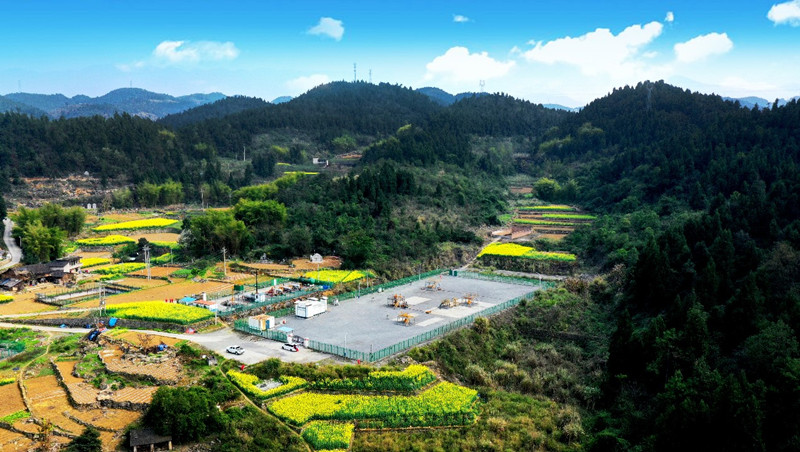 涪陵頁巖氣田采氣平臺航拍。李占軍攝