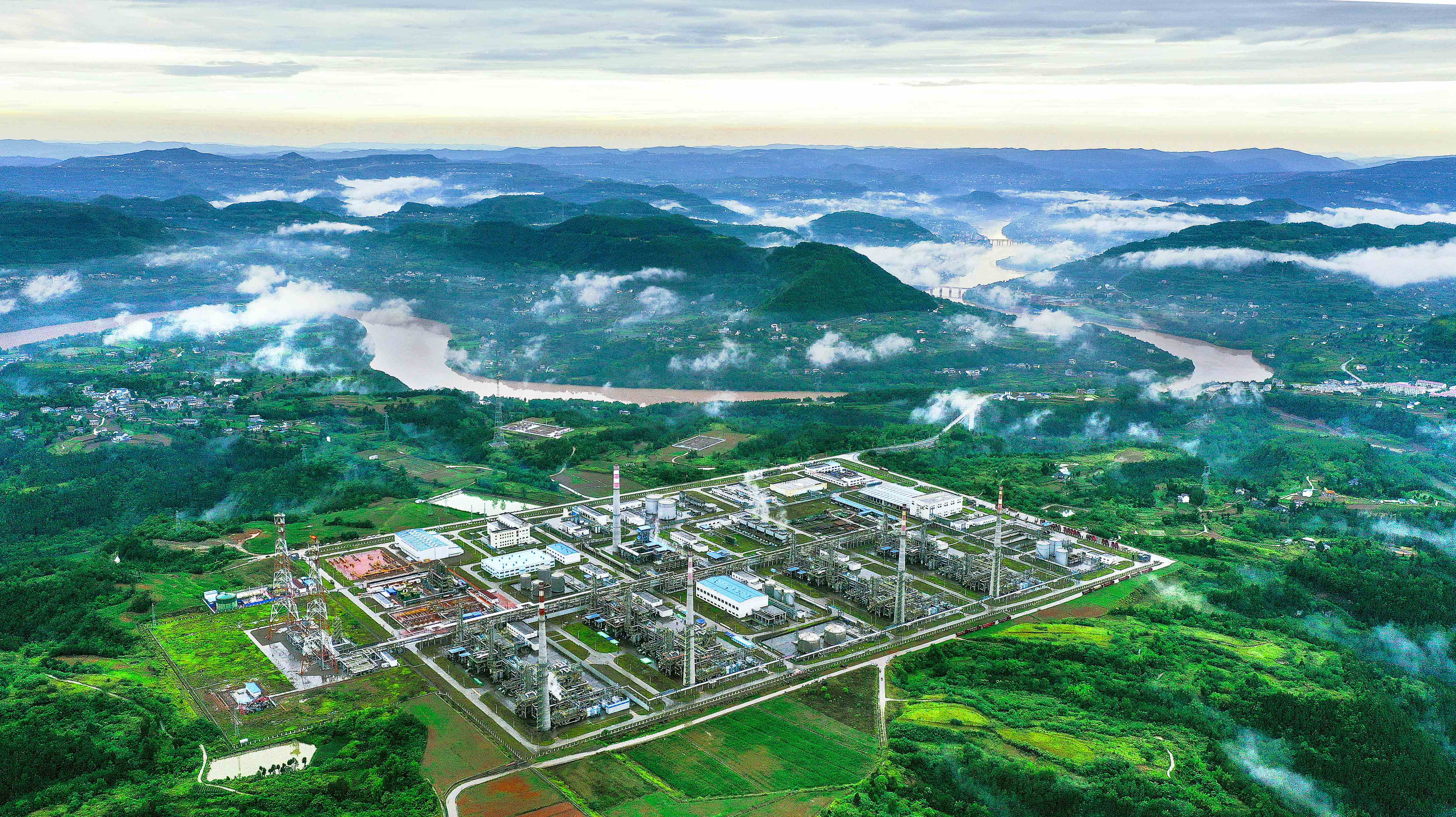 圖為世界首個(gè)7000余米超深高含硫生物礁大氣田——元壩氣田  袁鵬  攝_.jpg