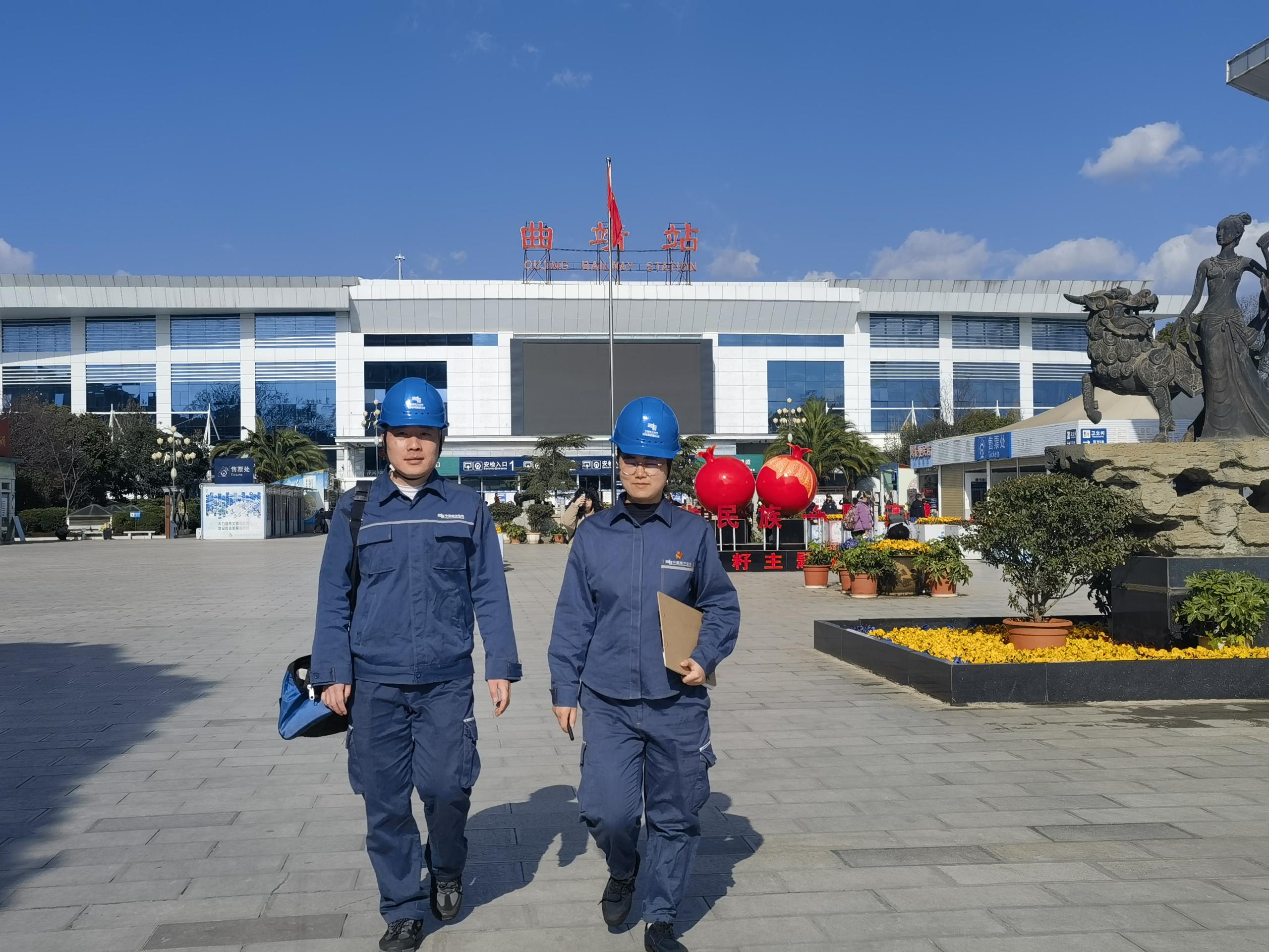 現場檢查火車站配電設施.jpg