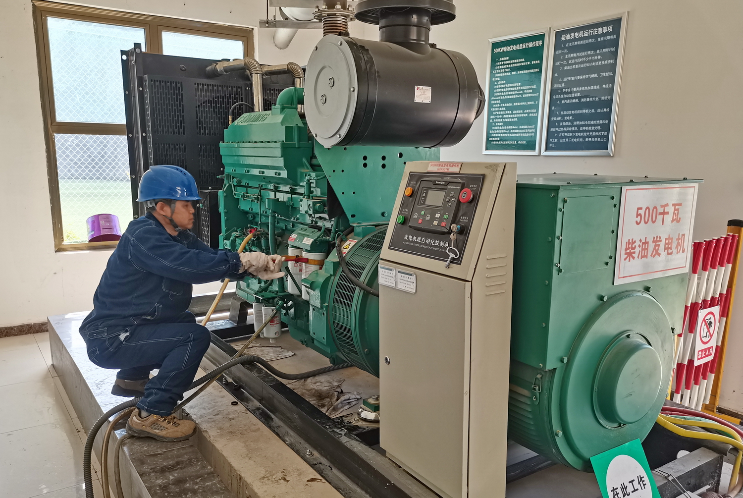 劉家峽水電廠：備戰汛期 精心維保防汛應急柴油發電機.jpg