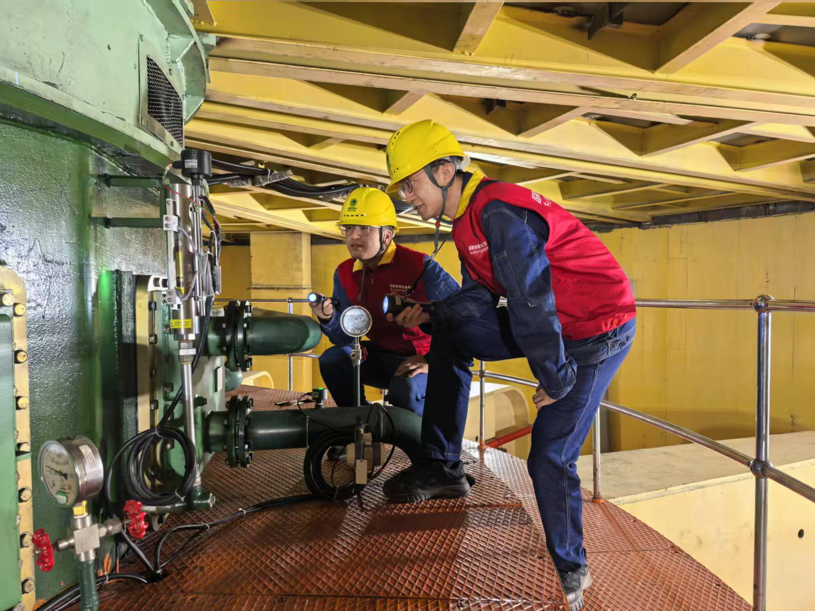 劉家峽水電廠：“五一”保電在行動.jpg