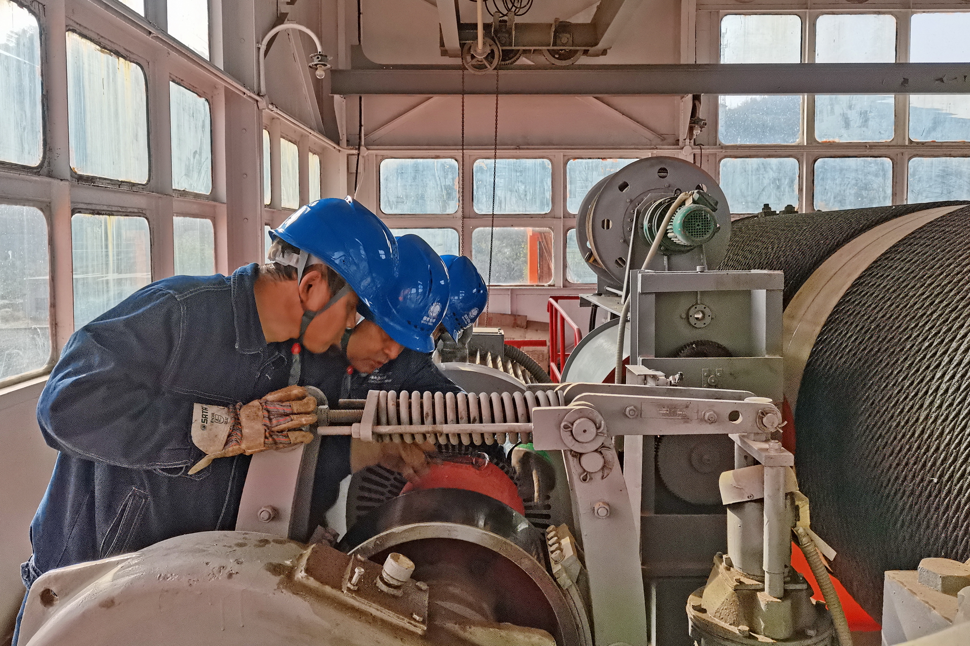 劉家峽水電廠：開展特種設備專項檢查為機組檢修保駕護航.jpg
