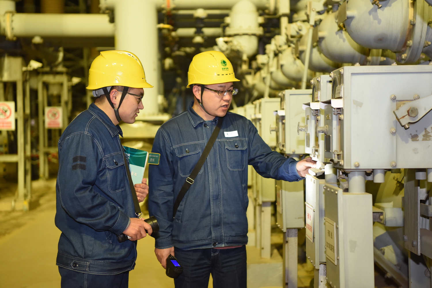 寒潮來襲 劉家峽水電廠開展特巡特護保供電（攝影：侯齊）.JPG