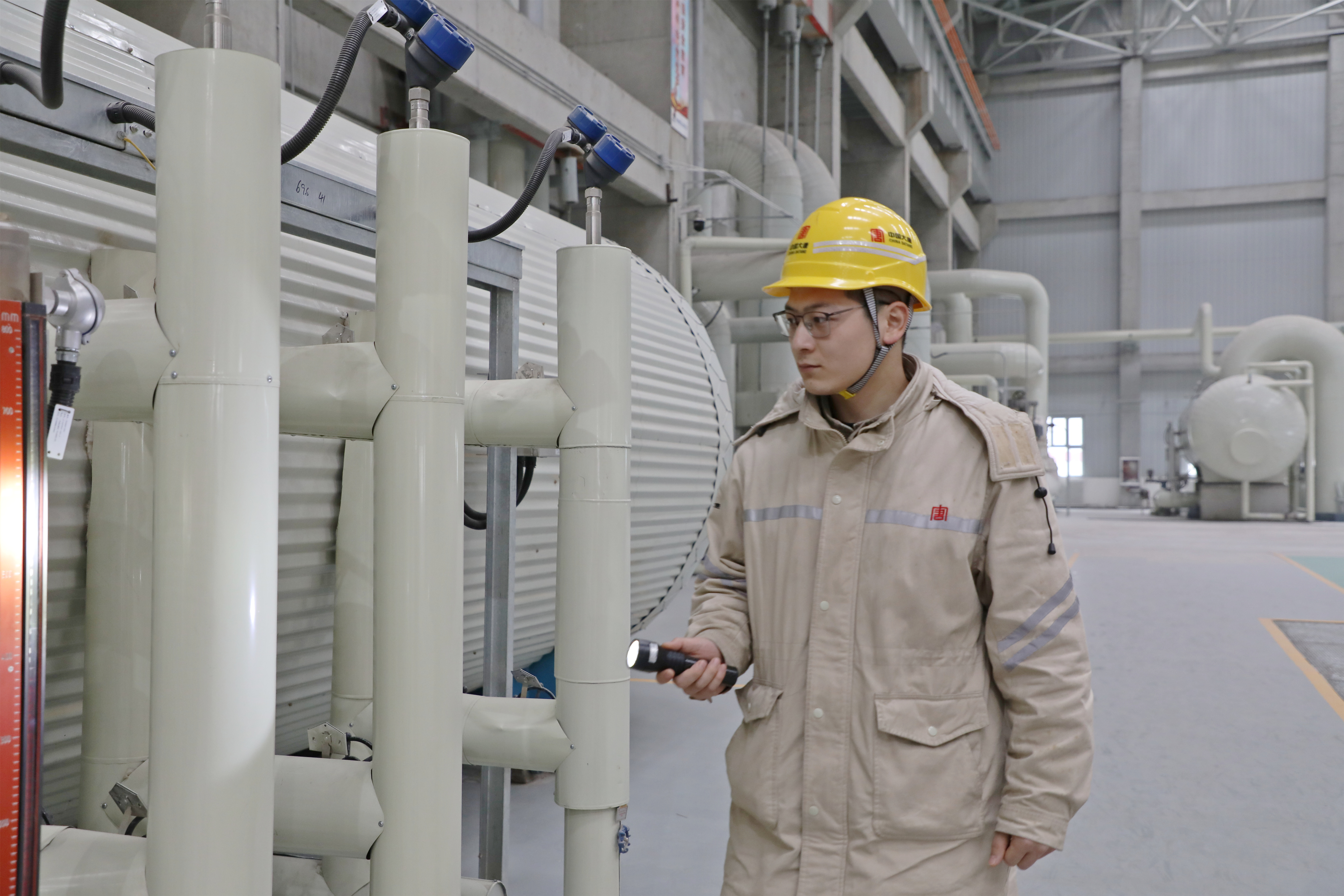 保定熱電廠發電部職工巡檢.JPG