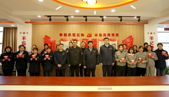 2--清水川能源公司開展“三八”國際勞動婦女節慰問活動_副本.jpg