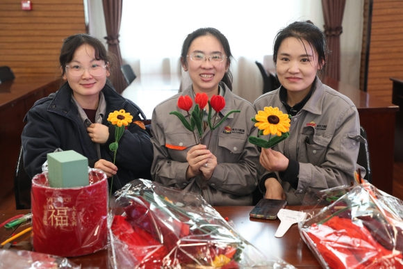 3--清水川能源公司舉辦“迎三八 展風采”女職工手工制作活動_副本.jpg
