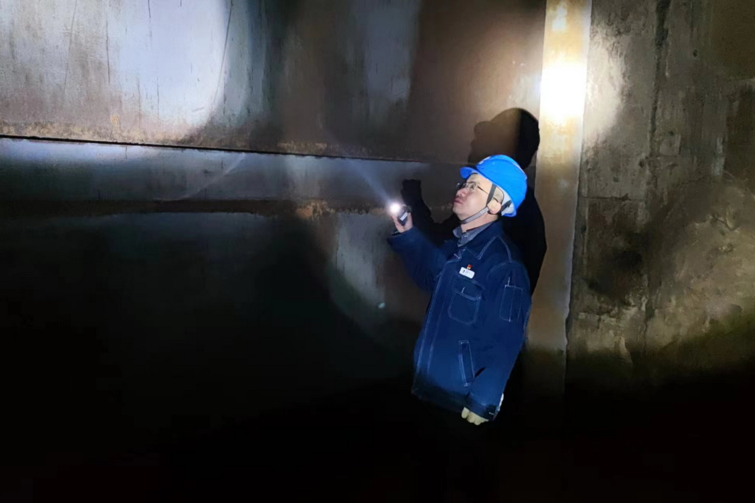 劉家峽水電廠：泄水閘門及啟閉系統(tǒng)完成春檢 (2).jpg