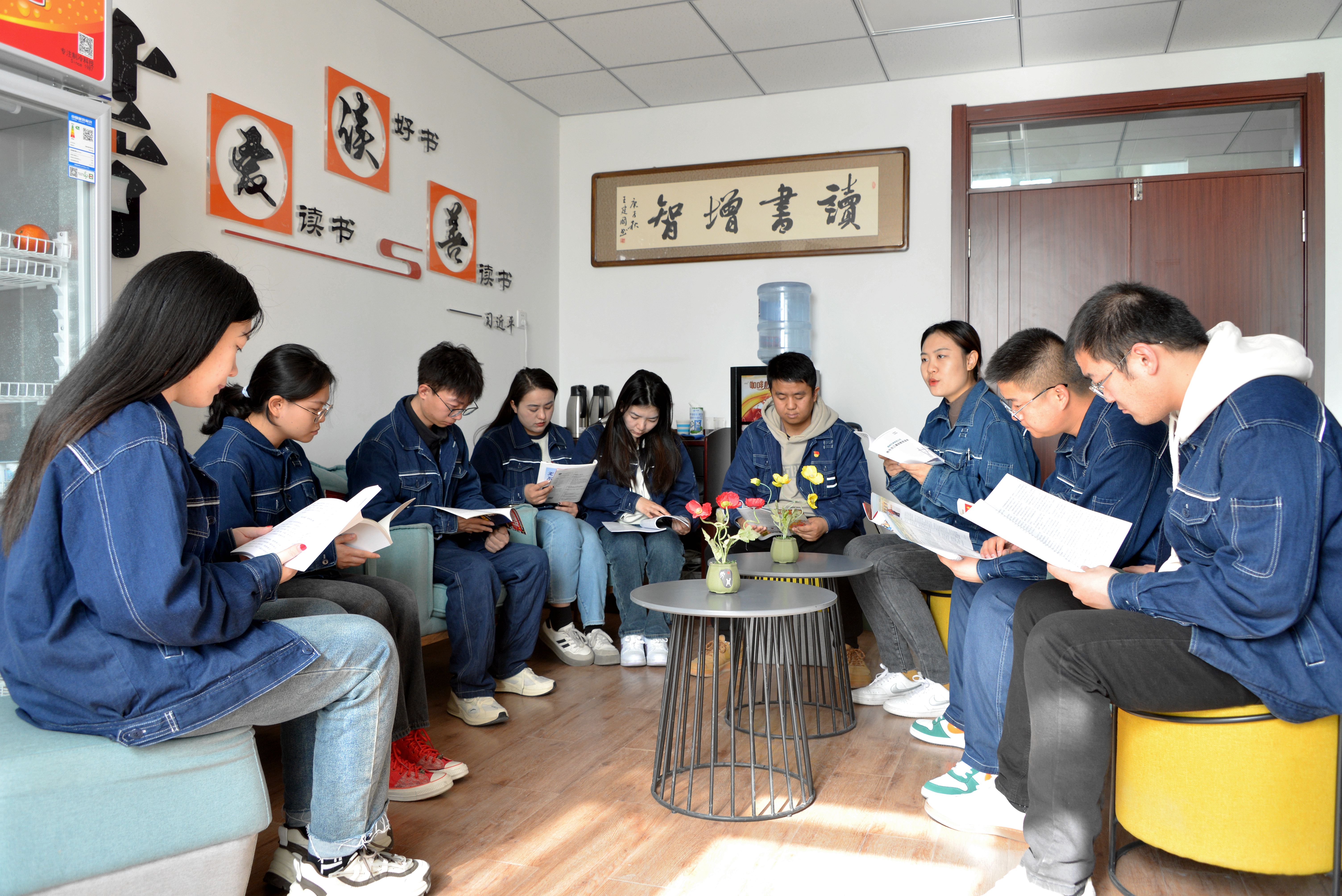 3月25日，國網(wǎng)巴州供電公司輸電運檢<span id=
