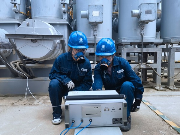 劉家峽水電廠開展高溫環(huán)境帶電檢測(cè)作業(yè)_600.jpg