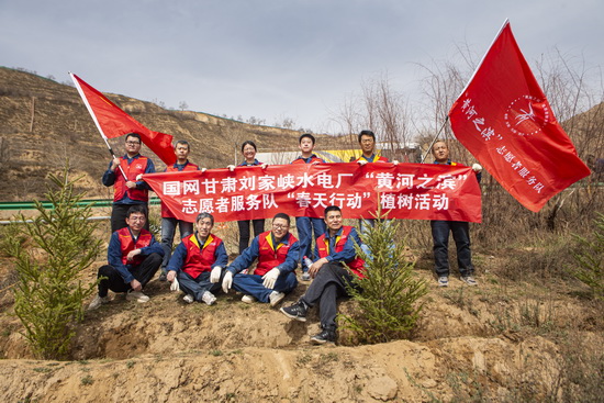 劉家峽水電廠：常態植樹護綠 守護黃河安瀾 (1).jpg